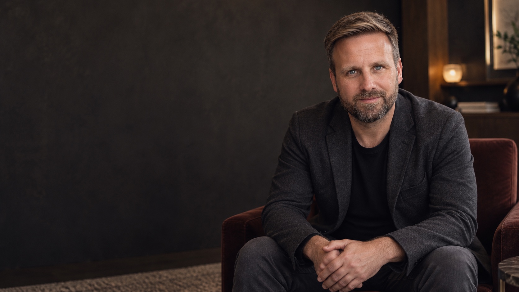 Editorial portrait of Matthias Höfelmeyer, seated and looking directly at the viewer